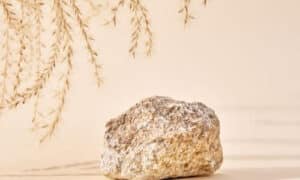 La pietra può essere soggetta all'erosione e alla degradazione nel corso del tempo, specialmente se non viene mantenuta correttamente