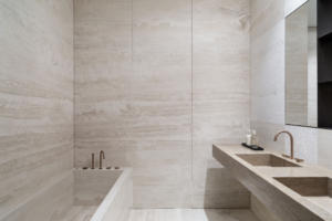 Bagno in travertino